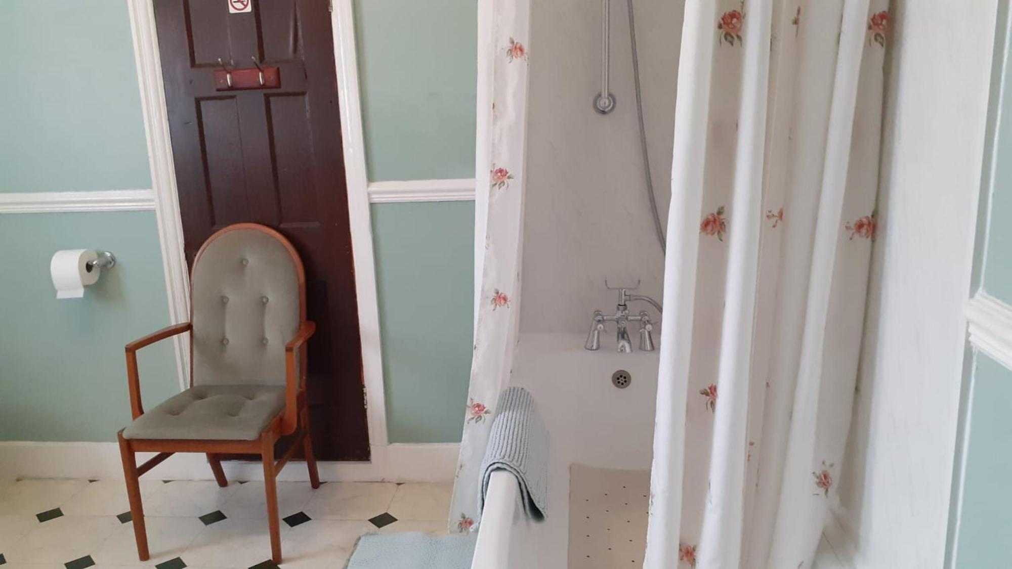 Kingsway Bed & Breakfast Broxbourne Bagian luar foto
