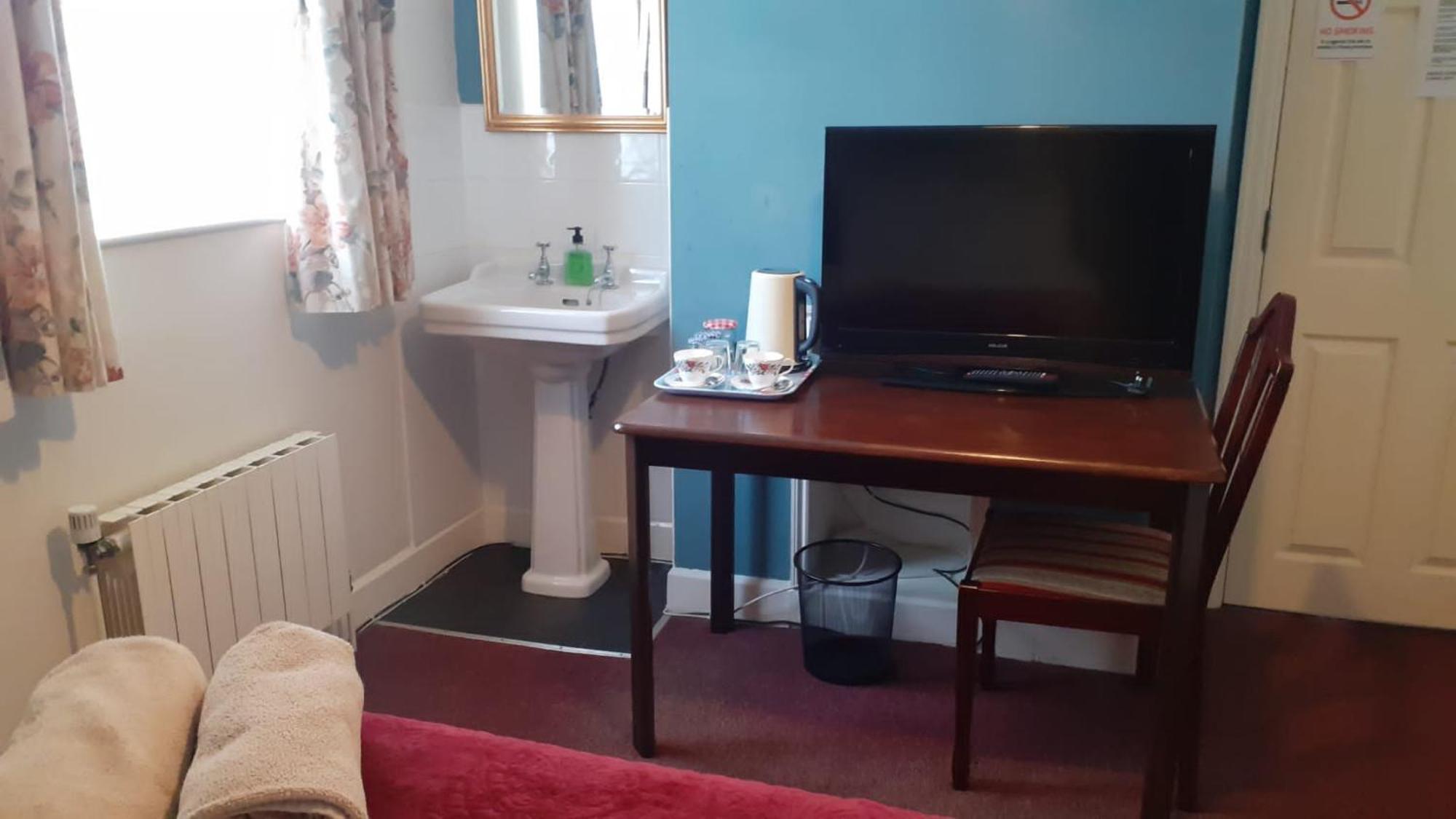 Kingsway Bed & Breakfast Broxbourne Bagian luar foto