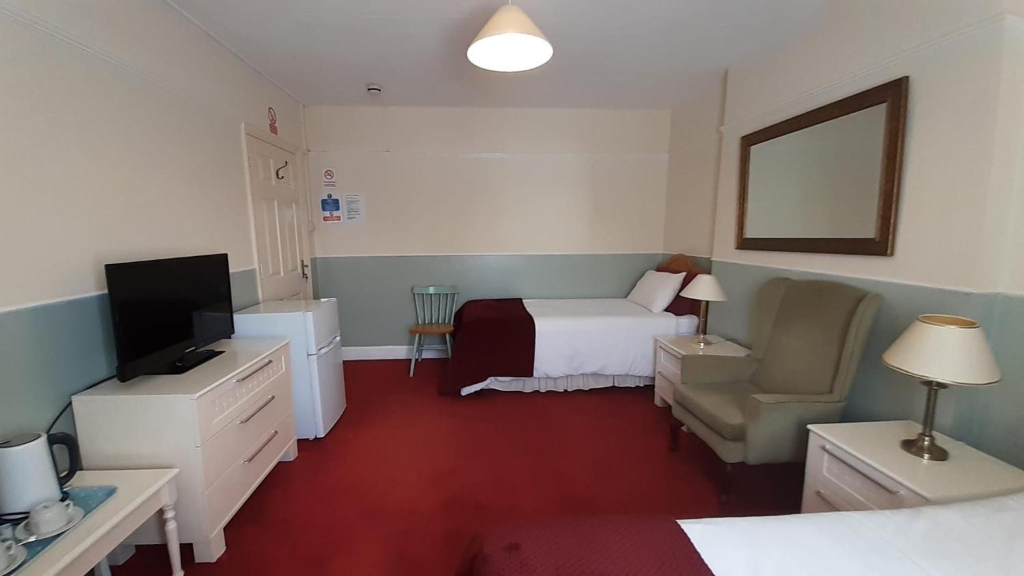 Kingsway Bed & Breakfast Broxbourne Bagian luar foto